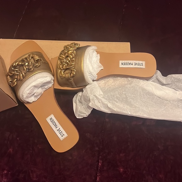 I’m selling some Steve Madden sandals - Picture 3 of 3